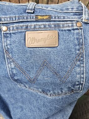 Mens Wrangler Light Blue High-Rise Jeans with Leather Patch